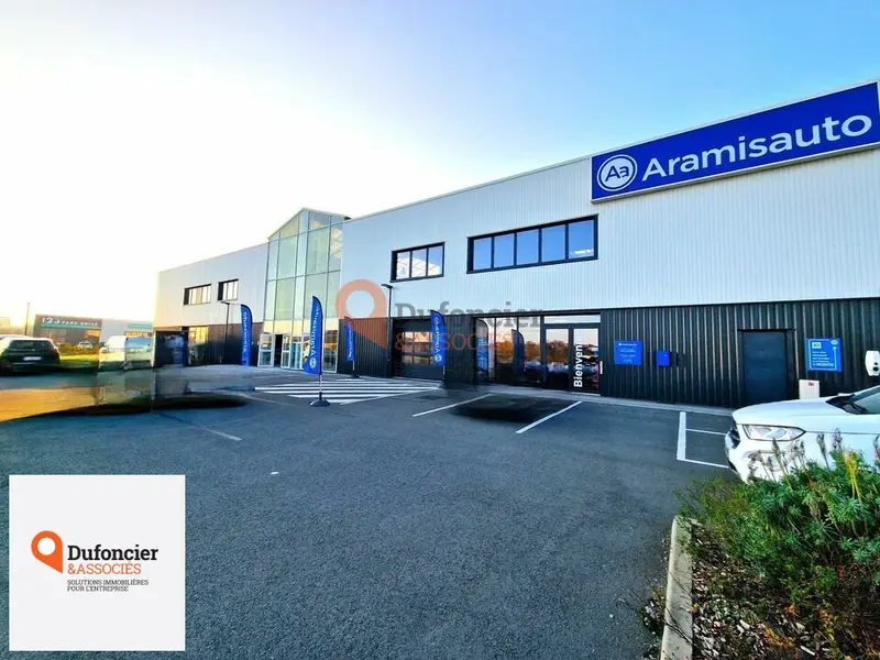 Local Commercial à louer - Poitiers (86000) - 230 m² - 3 066 €/mois