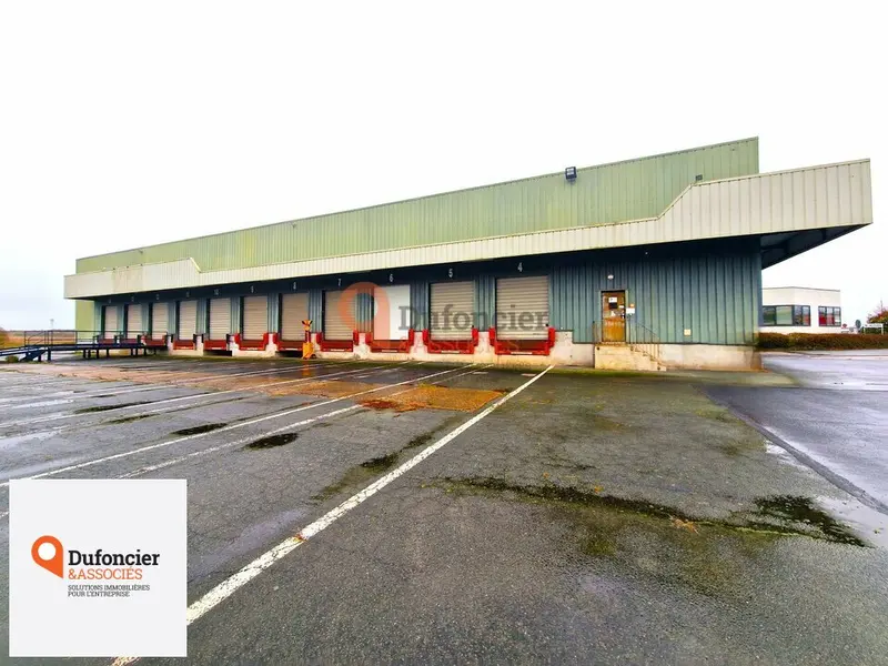 A vendre Entrepôt 2475m² Chasseneuil-du-Poitou
