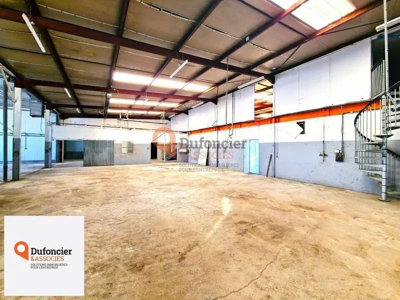 A louer Locaux d'activité 762m² Migné-Auxances