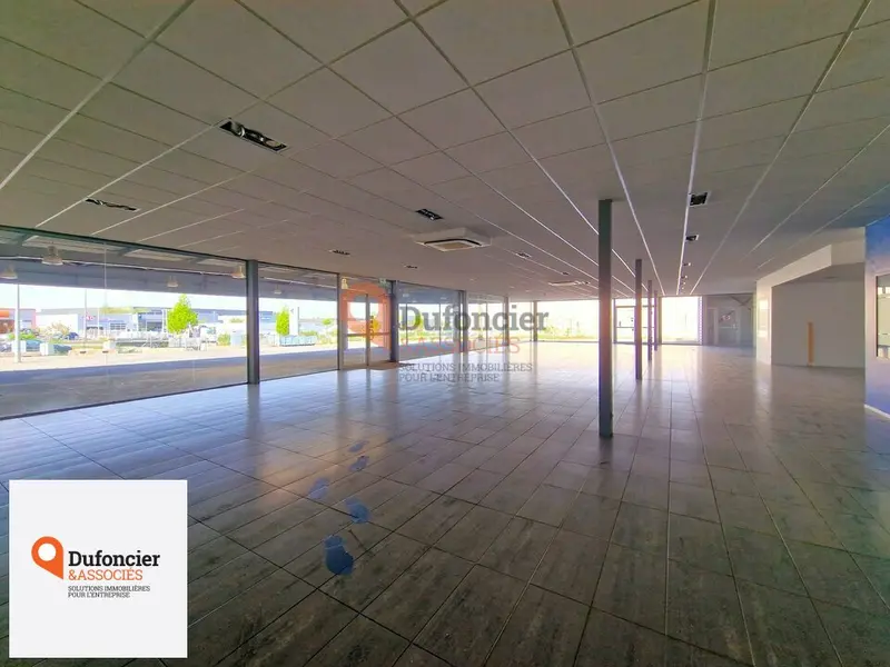 A vendre Local commercial  1058m² Migné-Auxances