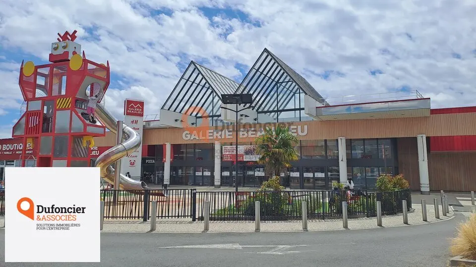 Local Commercial à louer - Poitiers (86000) - 1500 m² - 6 250 €/mois