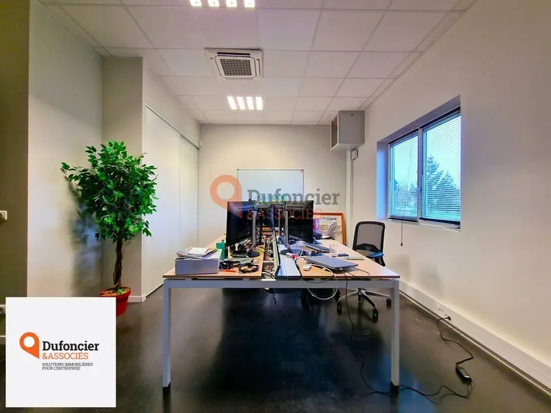 A louer Bureaux 174.3m² Saint-Benoît