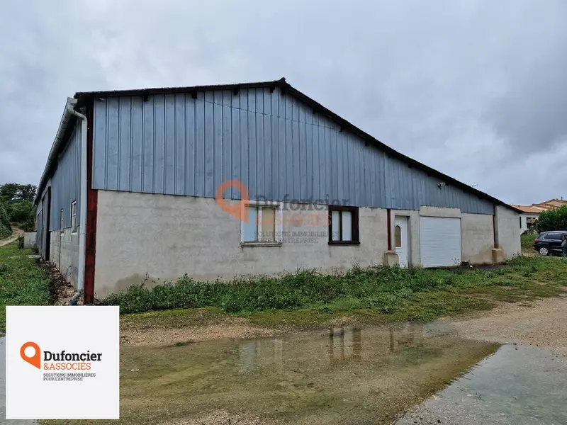 COULOMBIERS : ENTREPÔT DE 750M² À VENDRE - POTENTIEL A DEVELOPPER