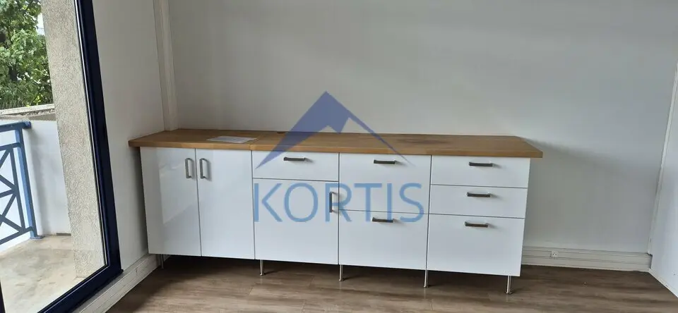 BRON ACTIVILLAGE - Plateau de bureaux en R+1 de 284 m² + 4 parkings