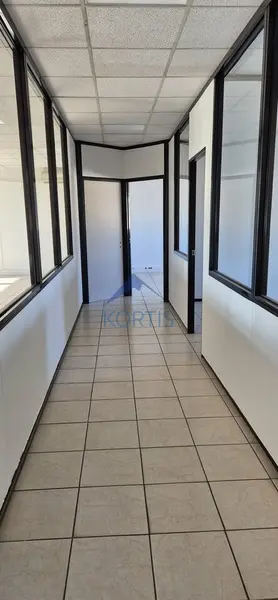 BRON ACTIVILLAGE - Plateau de bureaux en R+1 de 144 m² + 3 parkings