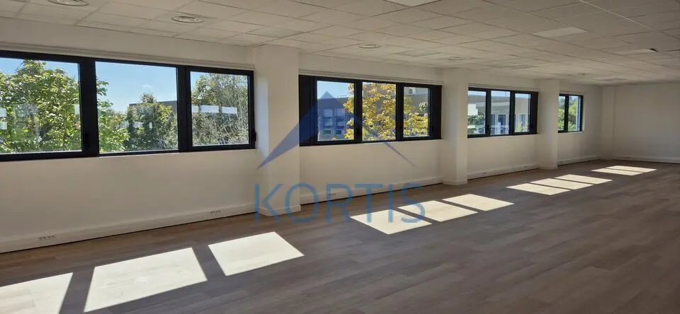 À LOUER  Bureaux  729 m² divisibles à partir de 149 m²