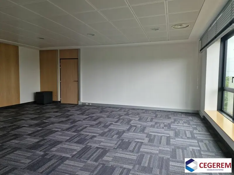 A VENDRE BUREAU DE 51 M2 A EVRY