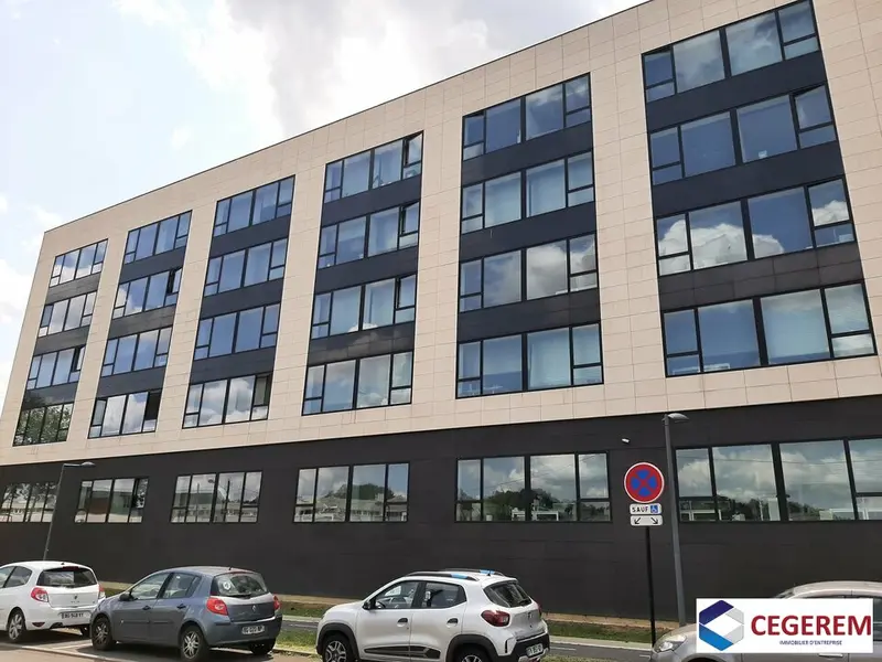Bureau à louer - Lisses (91090) - 738 m² - 11 076 €/mois