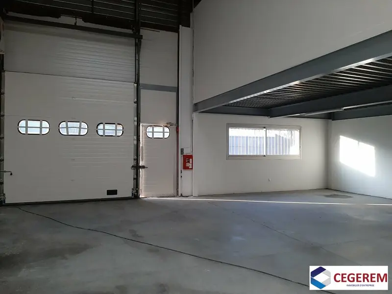 Entrepôt / Activité à louer - Lisses (91090) - 226 m² - 2 260 €/mois
