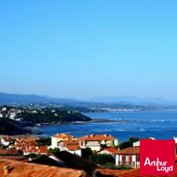 BIDART - Emplacement sur axe passant 100m2 libre de suite !!!