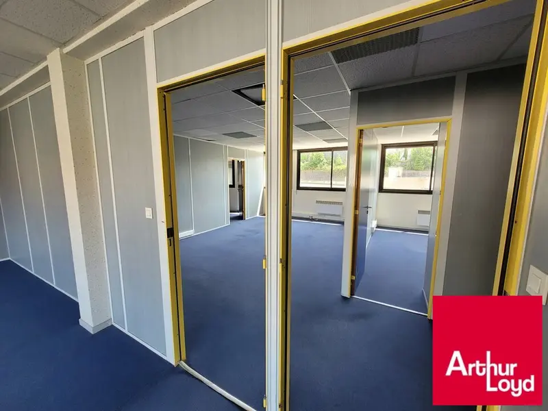 BIARRITZ à 2 pas du centre ville, bureaux de 140 m² avec parking