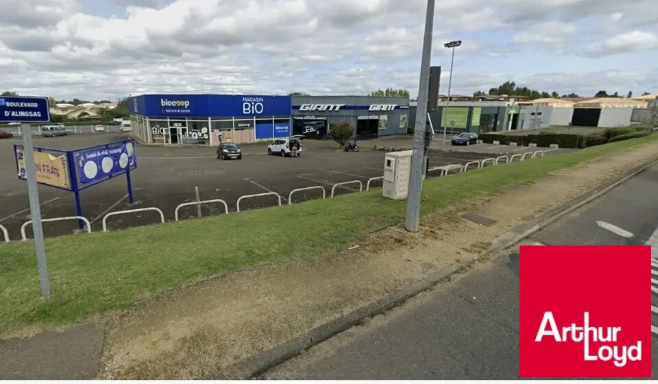 A louer Local commercial  680m² Mont-de-Marsan
