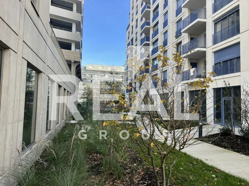 Local Commercial à louer - Bordeaux (33800) - 159 m² - 1 990 €/mois