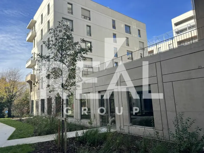 Local Commercial à louer - Bordeaux (33800) - 232 m² - 2 910 €/mois