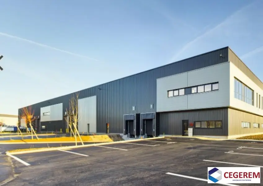 Entrepôt / Activité à louer - Brie-Comte-Robert (77170) - 3287 m² - 35 609 €/...