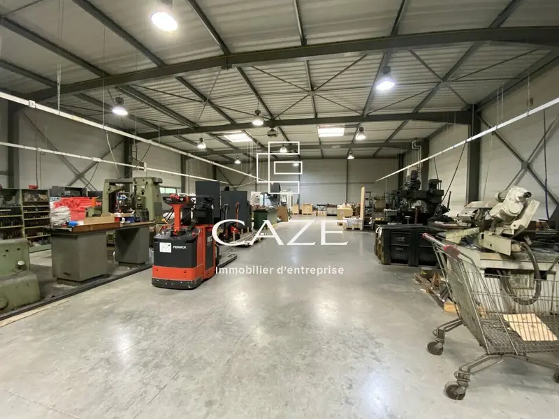 Entrepôt / Activité à vendre - Saint-Médard-En-Jalles (33160) - 1043 m²