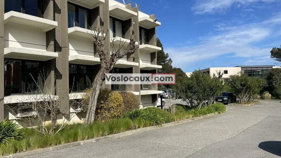 Bureau à louer - Valbonne (06560) - 93 m² - 1 165 €/mois