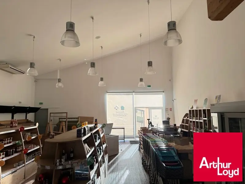 Local Commercial à louer - Urrugne (64122) - 215 m² - 4 333 €/mois