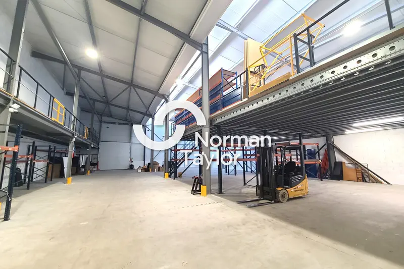 Entrepôt / Activité à louer - Béziers (34500) - 1060 m² - 7 916 €/mois