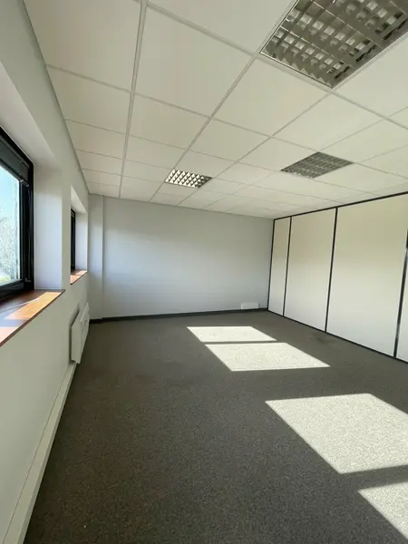 Bureau à louer - Theix-Noyalo (56450) - 210 m² - 1 691 €/mois