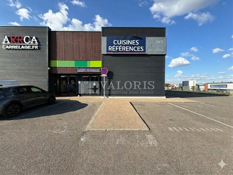 Local Commercial à louer - Anse (69480) - 381 m² - 4 125 €/mois