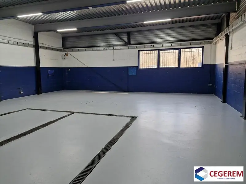 Entrepôt / Activité à louer - Ozoir-La-Ferrière (77330) - 260 m² - 1 950 €/mois