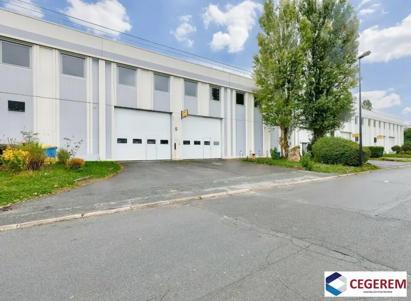 PLATEAU DE BUREAUX RENOVE 673M2 A LISSES