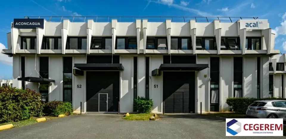 LOCAUX D'ACTIVITES RENOVES A LISSES