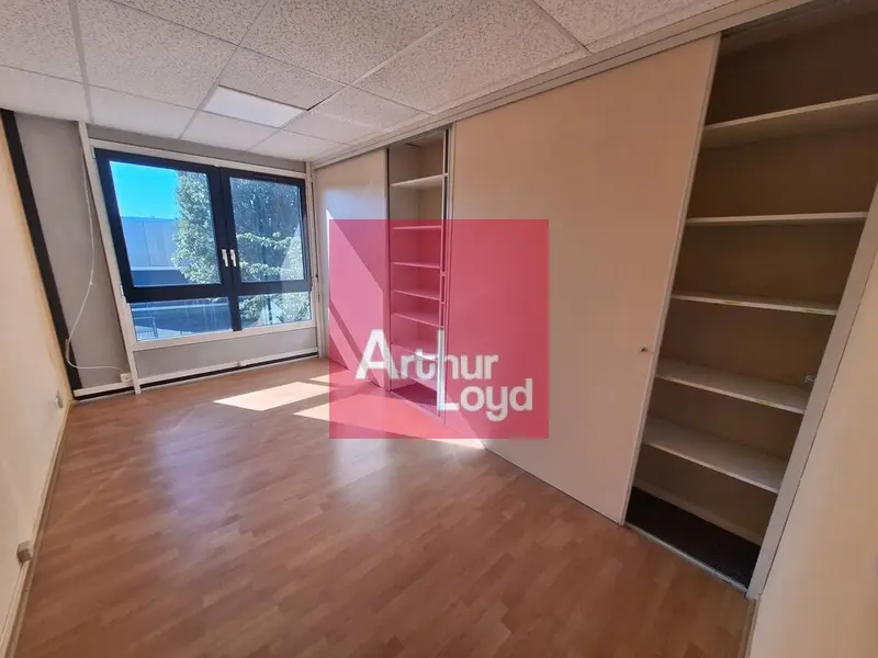 Bureau à louer - Clermont-Ferrand (63000) - 200 m² - 2 000 €/mois