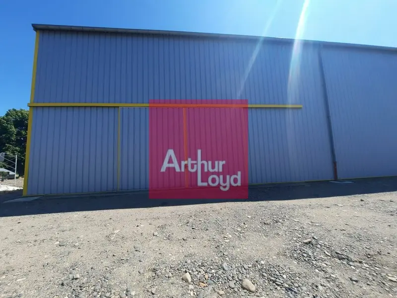 COURNON ZI A LOUER ENTREPOT 350 M² - STOCKAGE EXTERIEUR 1300 M²