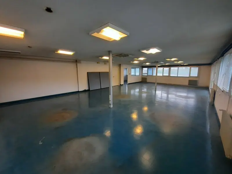 A LOUER ROMAGNAT BUREAUX 130M² 