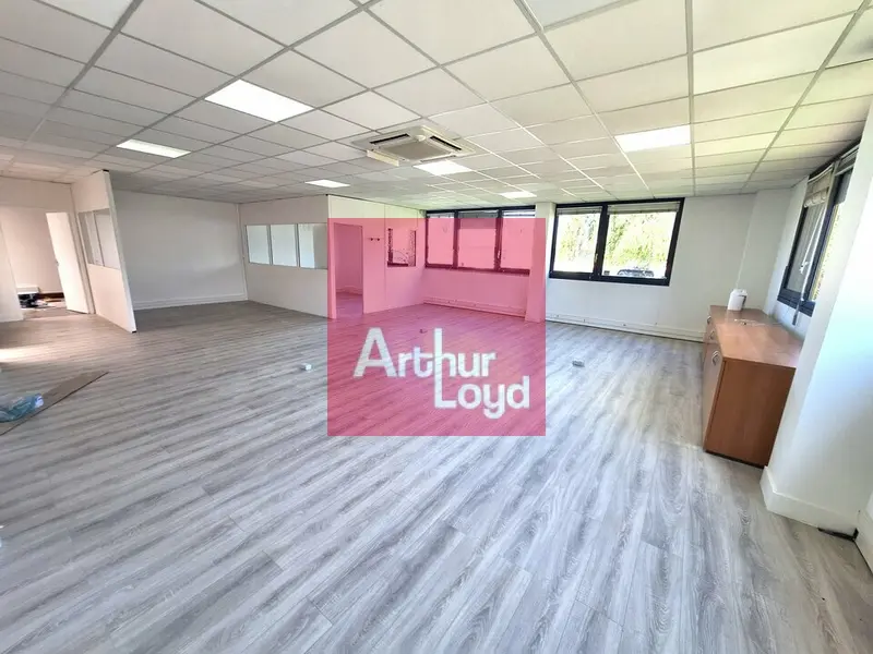 Bureau à louer - Clermont-Ferrand (63000) - 160 m² - 1 666 €/mois