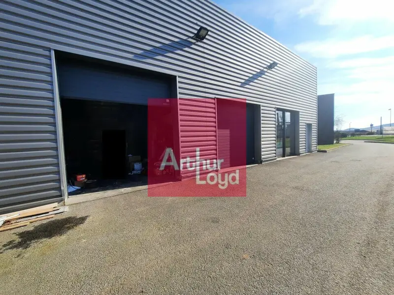 COURNON A LOUER LOCAL ACTIVITE 311 M² - 