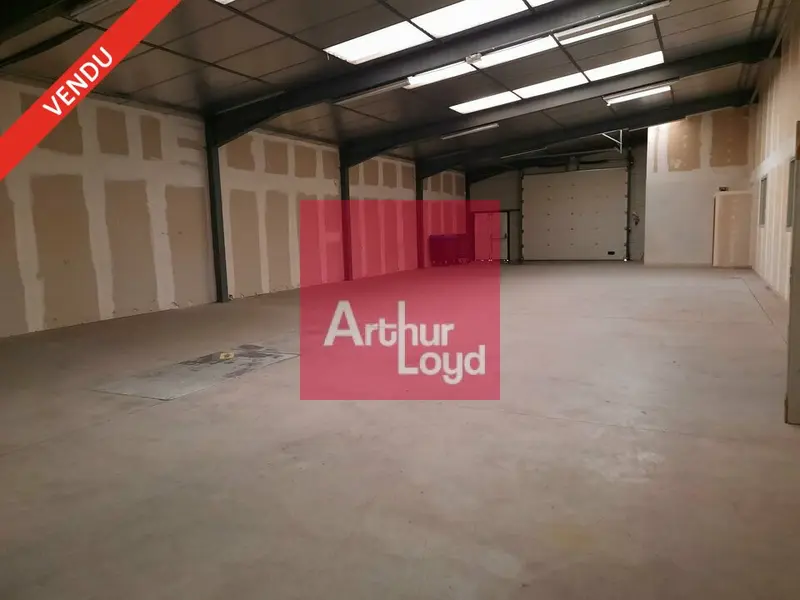 AUBIERE  A VENDRE LOCAL ACTIVITE 920 M² - PARCELLE  1974 M²