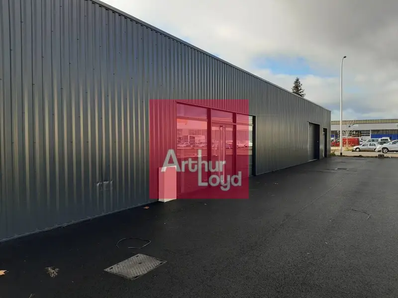Local Commercial à louer - Issoire (63500) - 420 m² - 4 200 €/mois