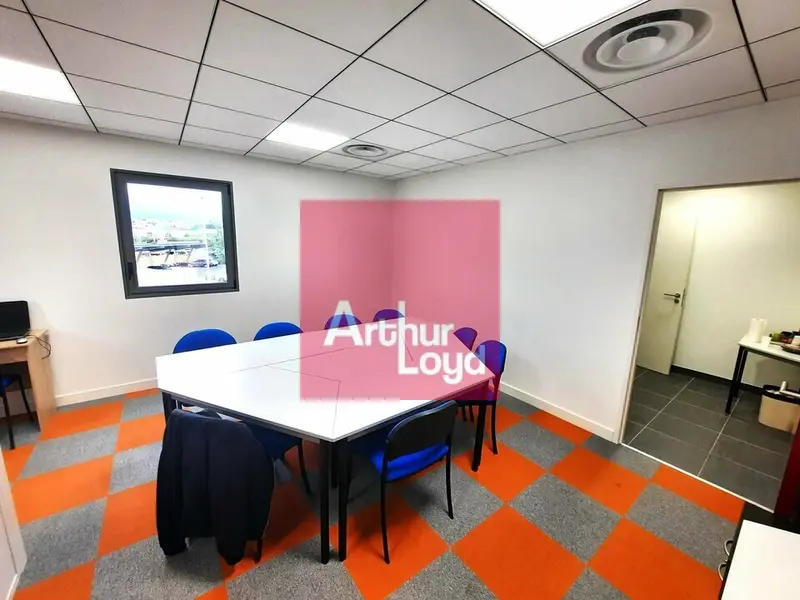 CLERMONT-FERRAND LA PARDIEU A LOUER BUREAUX 32M² -1ER ETAGE