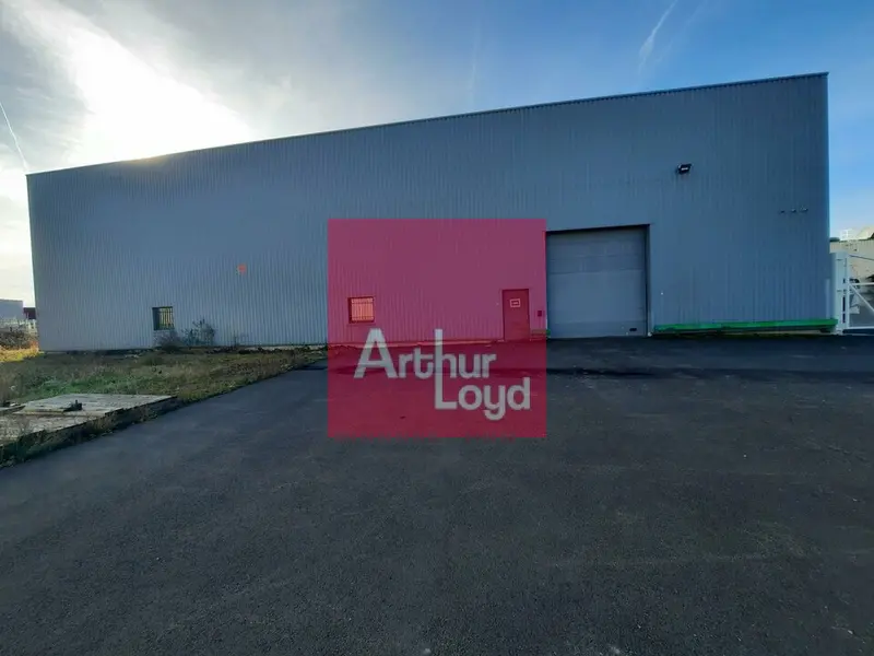 Entrepôt / Activité à louer - Clermont-Ferrand (63100) - 900 m² - 5 000 €/mois