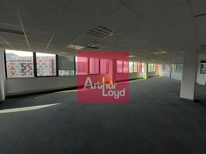 CLERMONT-FERRAND BUREAUX 313 M² A LOUER