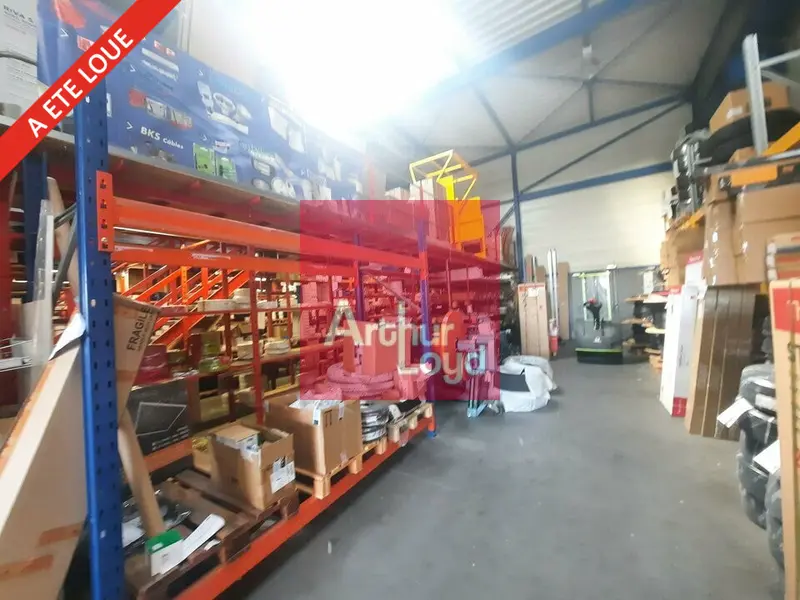 Entrepôt / Activité à louer - Le Cendre (63670) - 364 m² - 2 666 €/mois