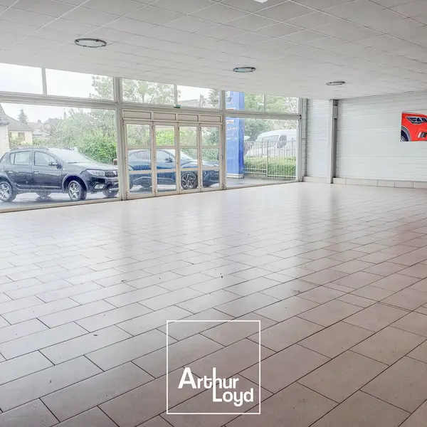Local Commercial à louer - Brive-La-Gaillarde (19100) - 660 m² - 4 166 €/mois
