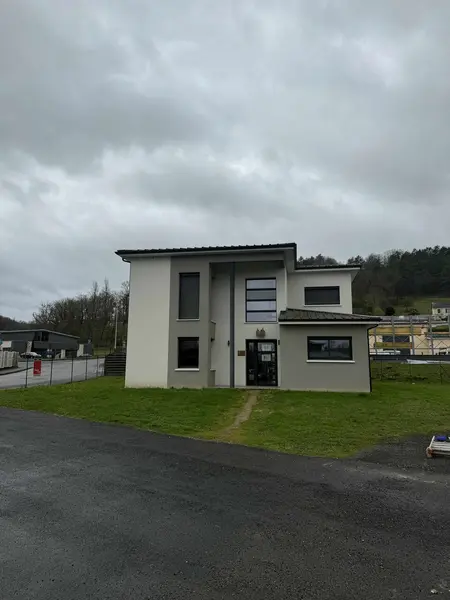 A louer Bureaux 122m² Terrasson-Lavilledieu