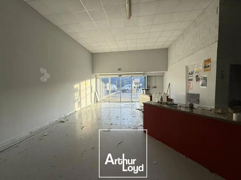 Local Commercial à louer - Brive-La-Gaillarde (19100) - 526 m² - 2 235 €/mois