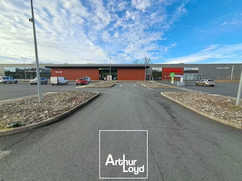 Local Commercial à louer - Lubersac (19210) - 1077 m² - 5 833 €/mois