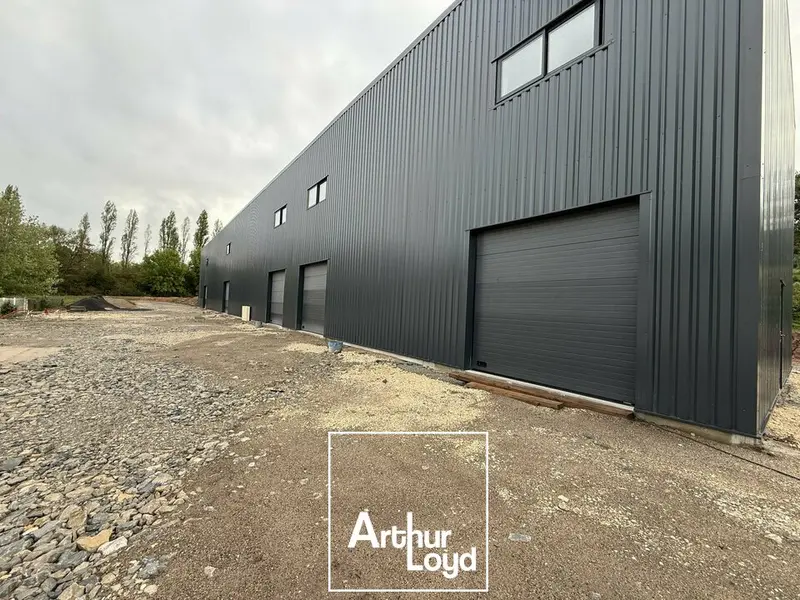 Entrepôt / Activité à louer - Ussac (19270) - 300 m² - 2 000 €/mois