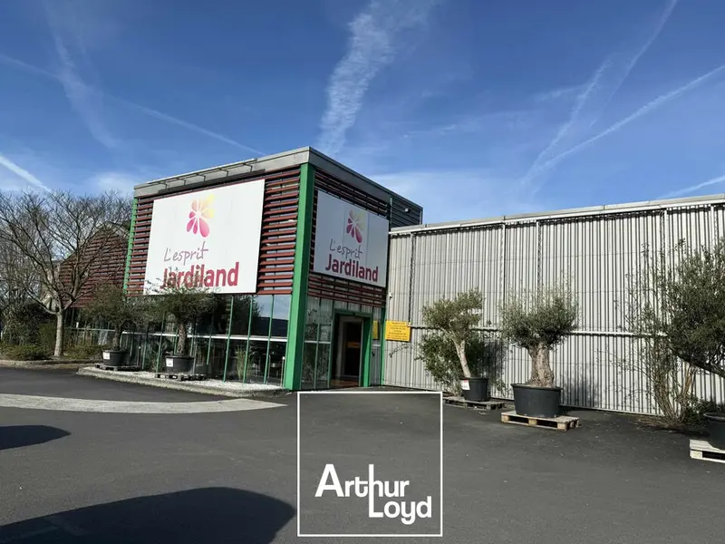 Local commercial très grande surface 3 500m2 - Terrasson