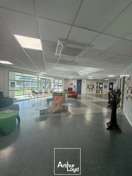 Bureau à louer - Brive-La-Gaillarde (19100) - 696 m² - 4 725 €/mois