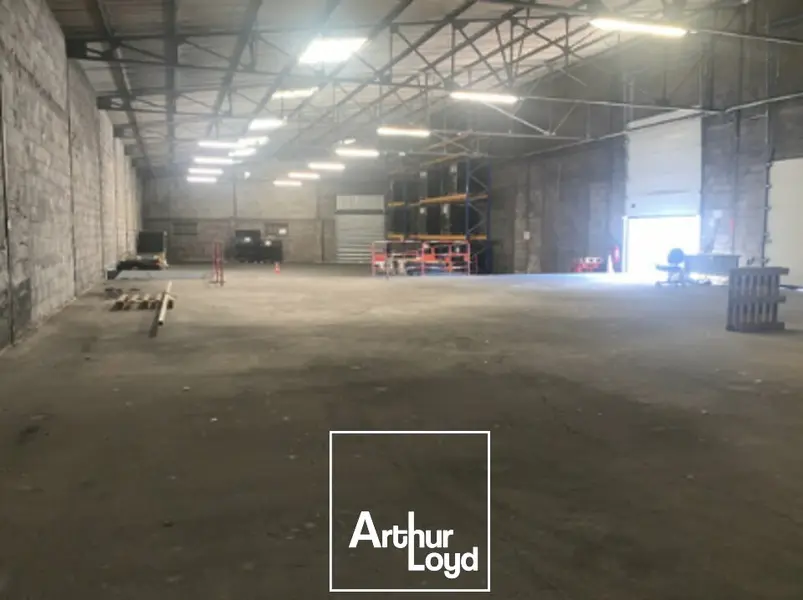 Entrepôt / Activité à louer - Brive-La-Gaillarde (19100) - 2700 m² - 4 833 €/...