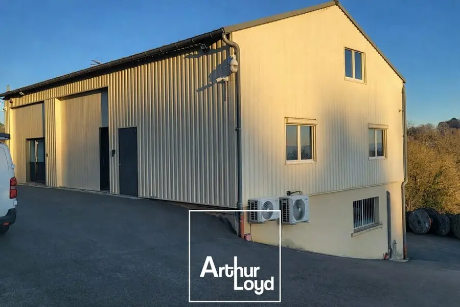 Entrepôt / Activité à louer - Ussac (19270) - 250 m² - 1 800 €/mois