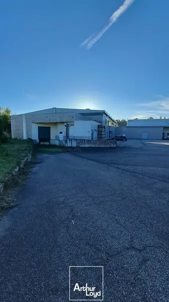 A vendre Locaux d'activité 9700m² Arnac-Pompadour