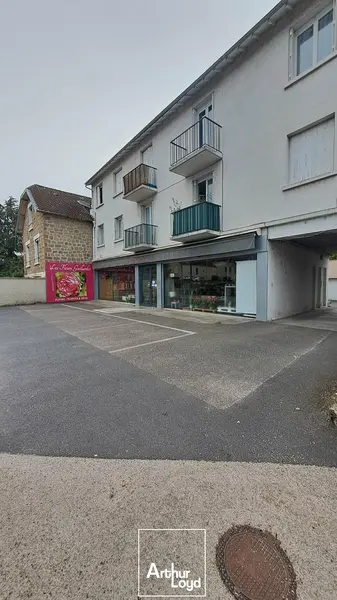 A LOUER Local Commercial 79m2-Brive-Parking 